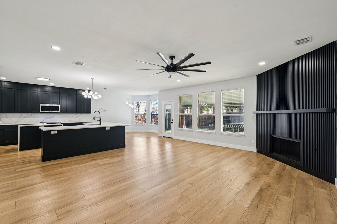 next background image