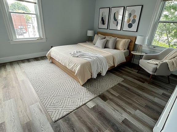 3rd image of 211 Illinois St Floor 2