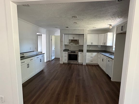 4th image of 26421 Glenwood Dr