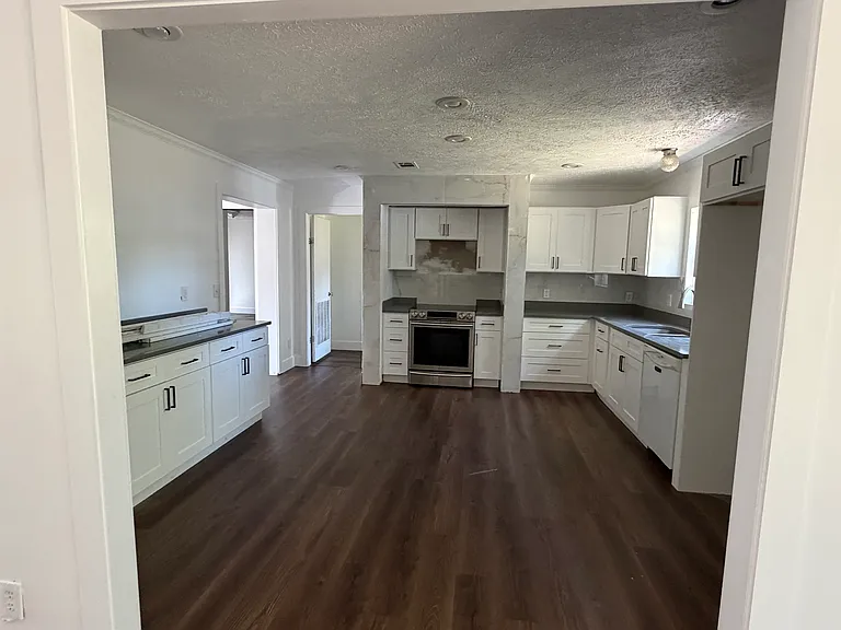 26421 Glenwood Dr — Photo 4