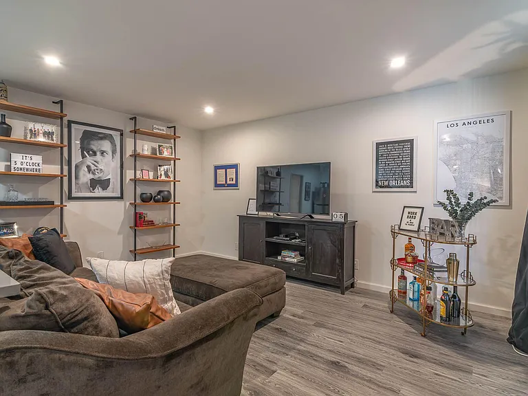 4764 Forman Ave. — Photo 18