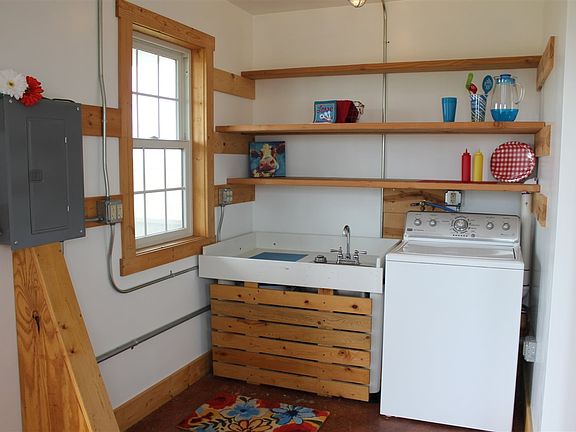 3rd image of 5104 NE 50th St