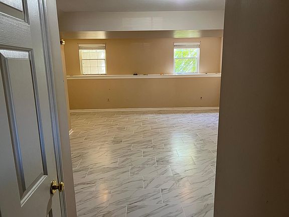 4th image of 121 Abelia Dr