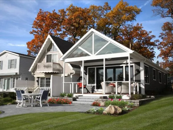 1638 Burlington Dr, Hickory Corners, MI 49060