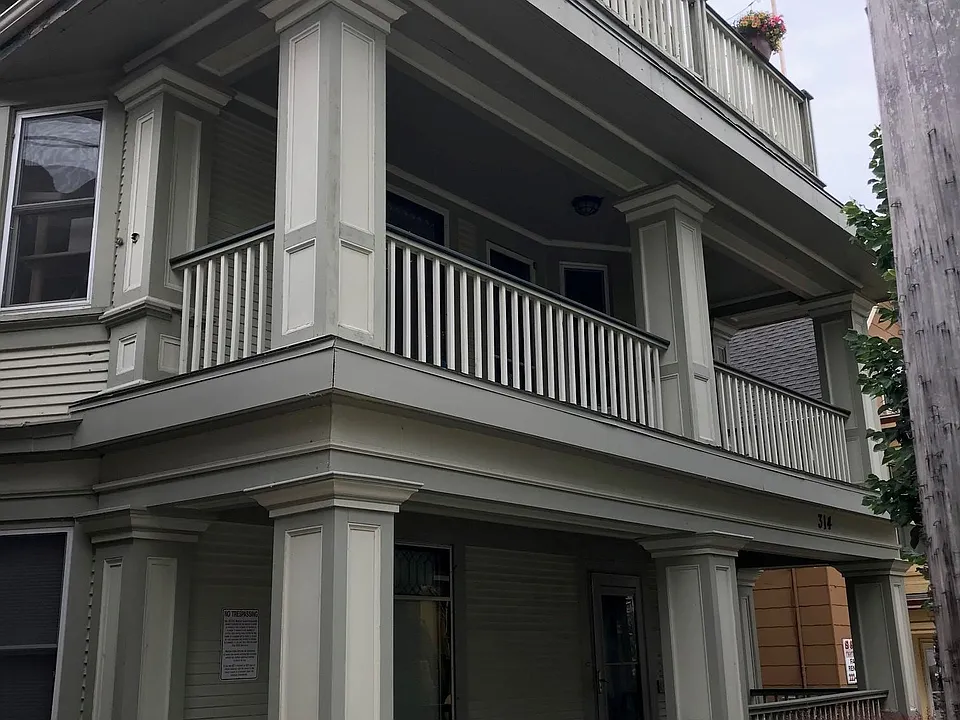 314 E. Mifflin / #1 entrance is on the bottom left
