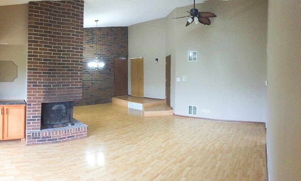 1st image of 5985 Lakeside Pl APT 301B