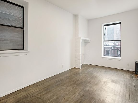 3rd image of 348 W 47th St APT 4B
