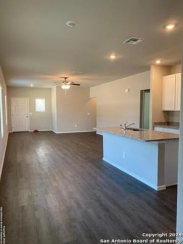 3 bed, 2.0 bath, 1362 sqft, $1,845 — Photo 3