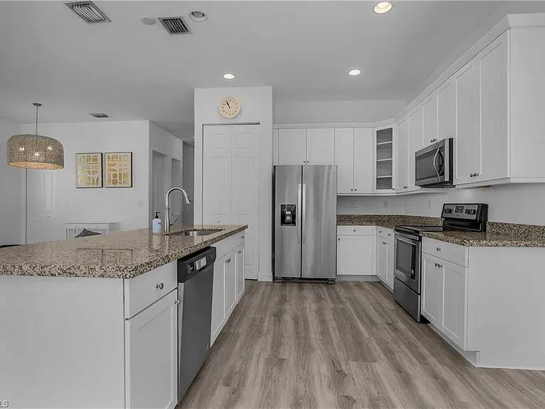 5396 Cameron Dr — Photo 16