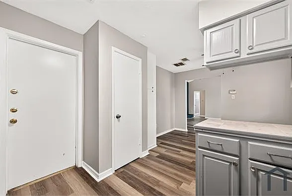 10402 Permian Dr — Photo 15