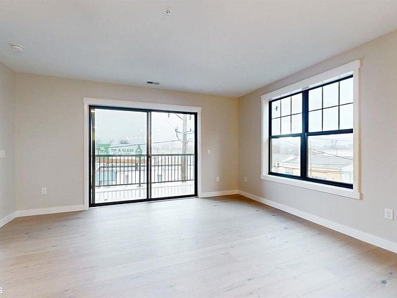 5th image of 1740-301 E South Bend Ave