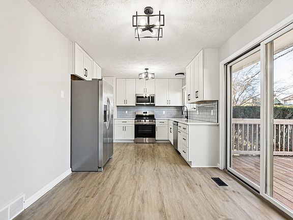 5th image of 21202 Honeysuckle Dr