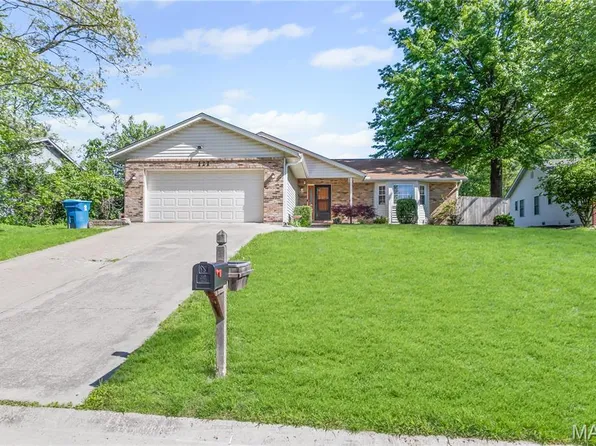 121 Meadowbruck Ln, Shiloh, IL 62221