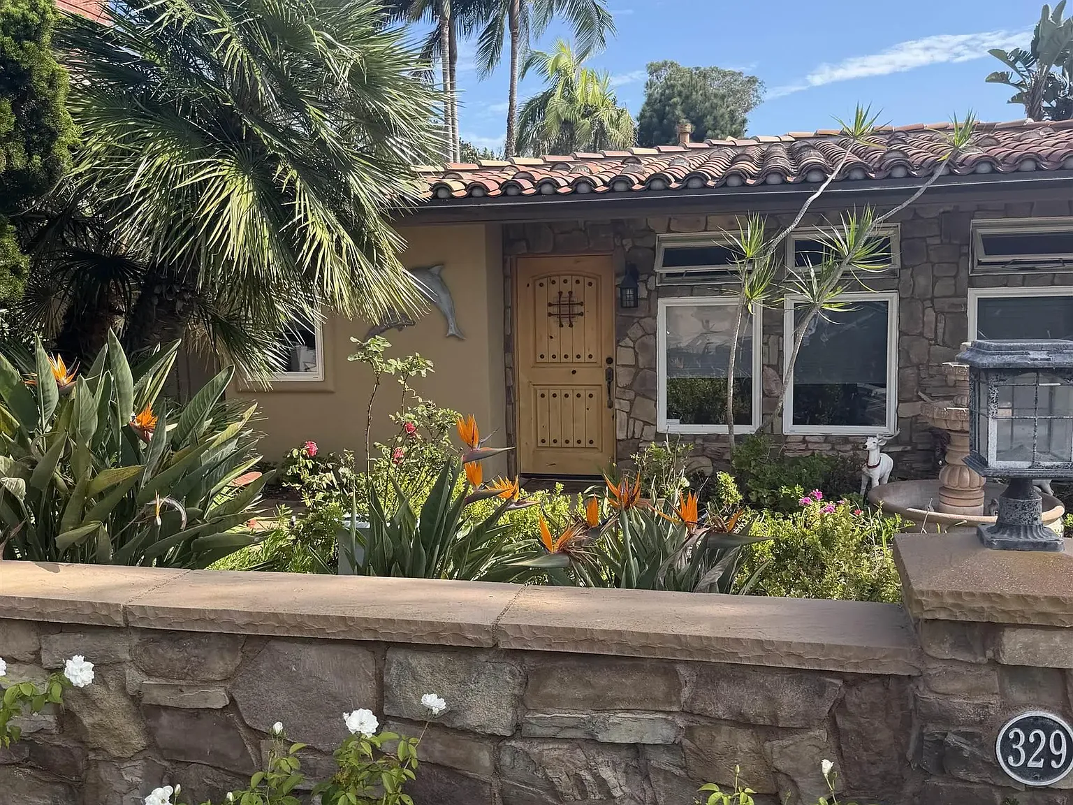 1 bed, 1.0 bath, 700 sqft, $3,500 — Photo 1