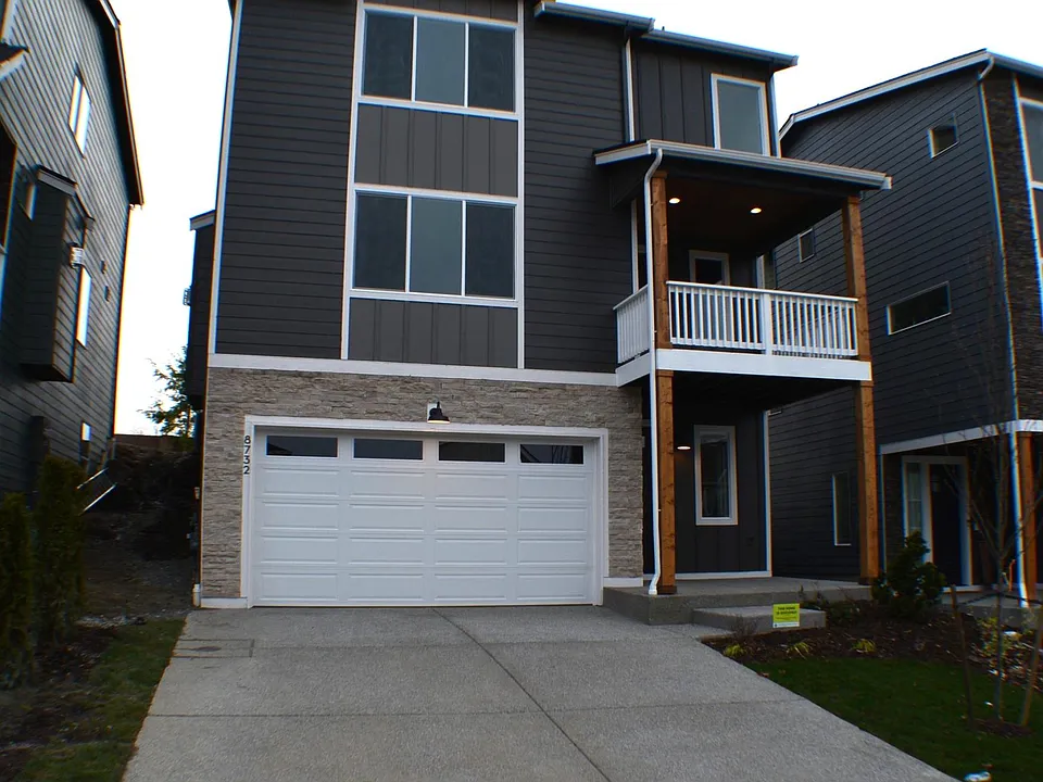 8732 68th Ave NE