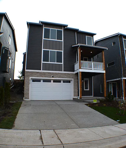 8732 68th Ave NE Photo 1