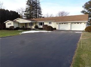 4483 E Lake Rd, Wilson, NY 14172