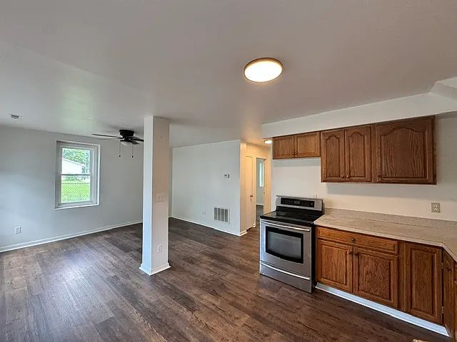 67 W Pratt St #A — Photo 6