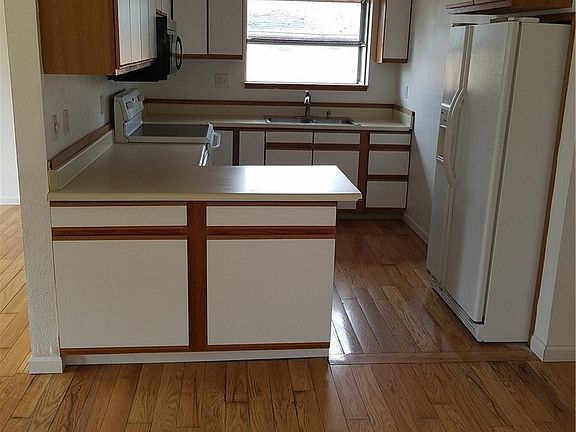 4th image of 3727 N Villard St