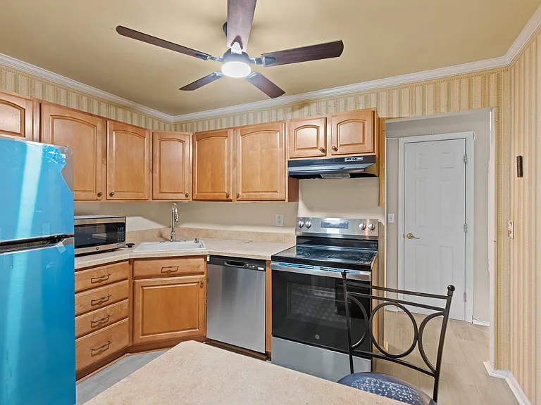 211 Crocker Dr #1-B — Photo 11