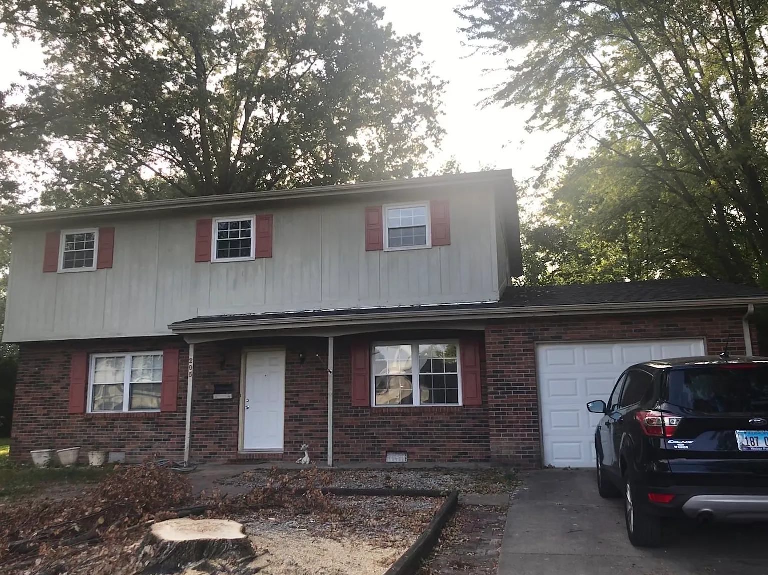 205 Lee Dr photo 1