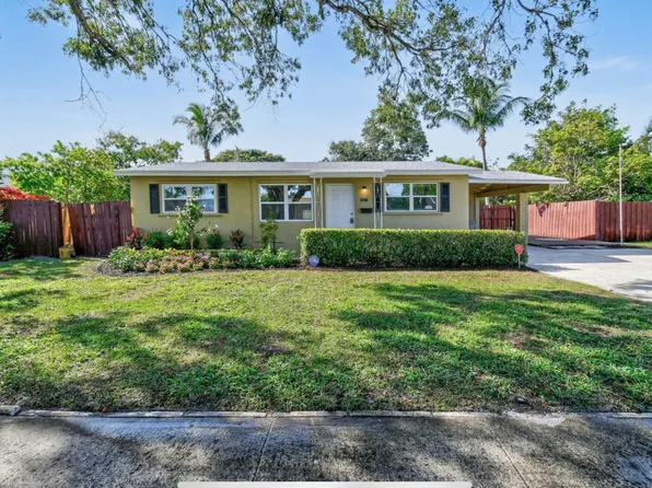 836 Evergreen Dr, Lake Park, FL 33403