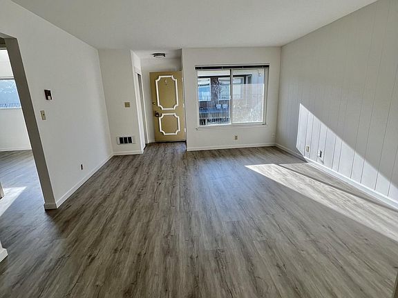 2nd image of 458 Lincoln Cir APT 6