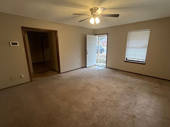 3rd image of 1117 University Dr