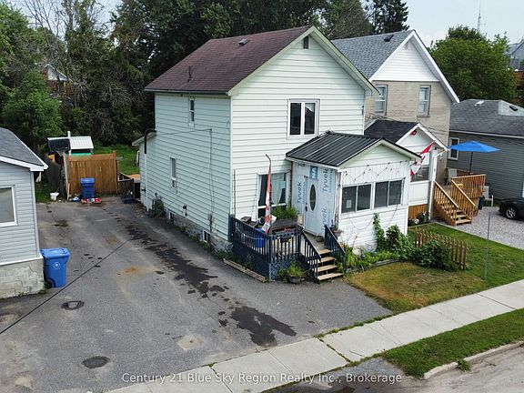 2nd image of 174 Victoria St W