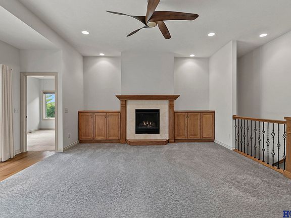 4th image of 9930 Edgewater Ln