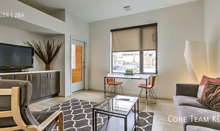 662 E 63rd St #103 — Photo 15