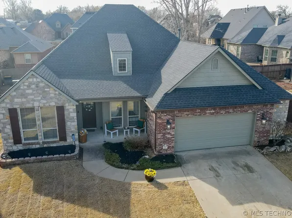 710 W 40th St, Sand Springs, OK 74063