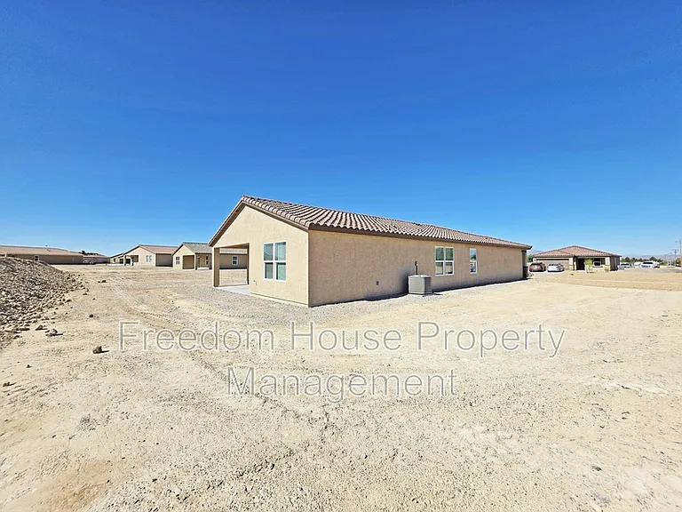 660 E Huyana Wind Dr — Photo 53