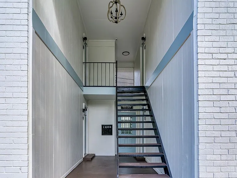 2915 Hope Ave #1 — Photo 1