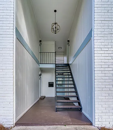 2915 Hope Ave #8 Photo 1