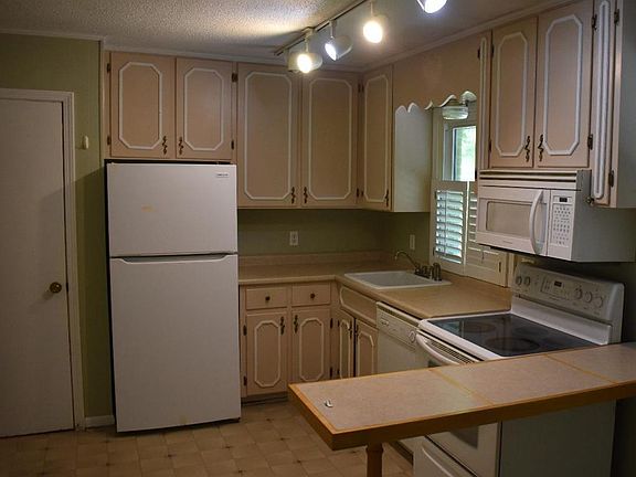5th image of 719 N Country Club Dr