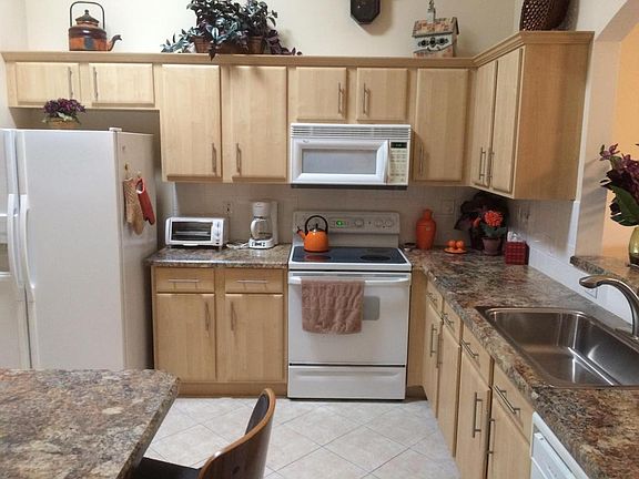 4th image of 8489 Logia Cir