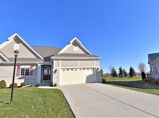2409 Deercrest Ct, Waukesha, WI 53188