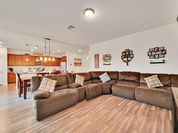 4th image of 48 Vicenza Dr