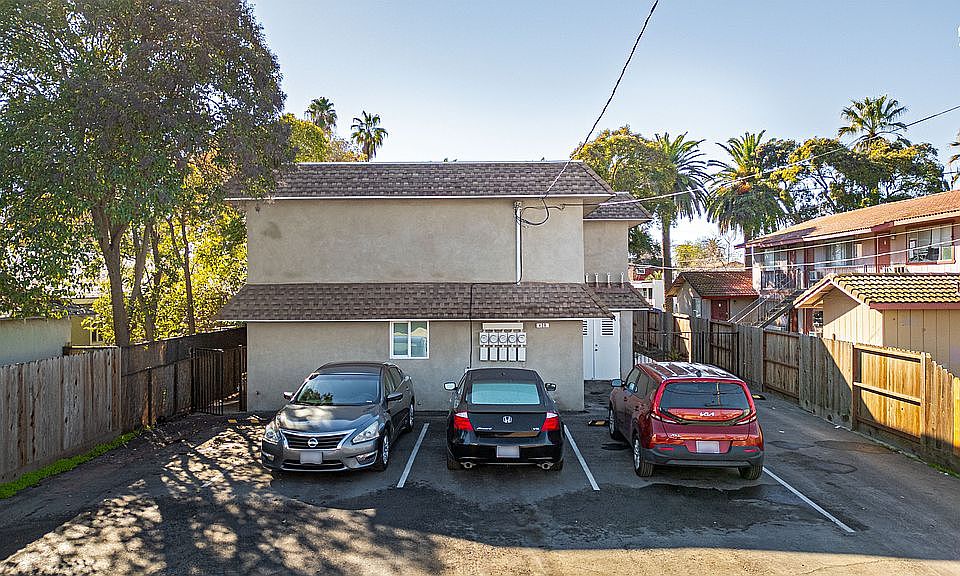 2nd image of 427-429 W 23rd St