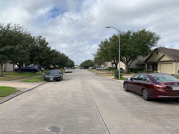 5th image of 810 Grand Plains Dr
