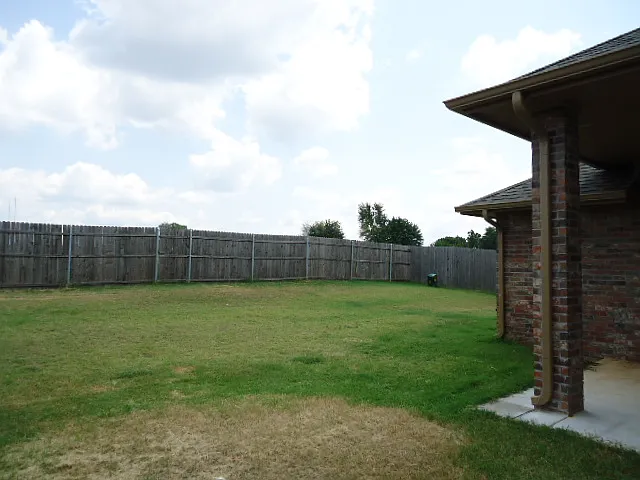 800 S Bouziden Dr — Photo 17