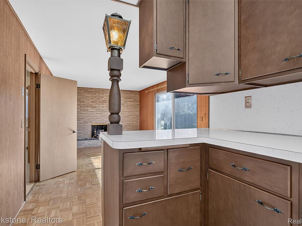 22320 Lakeshire St, photo 7