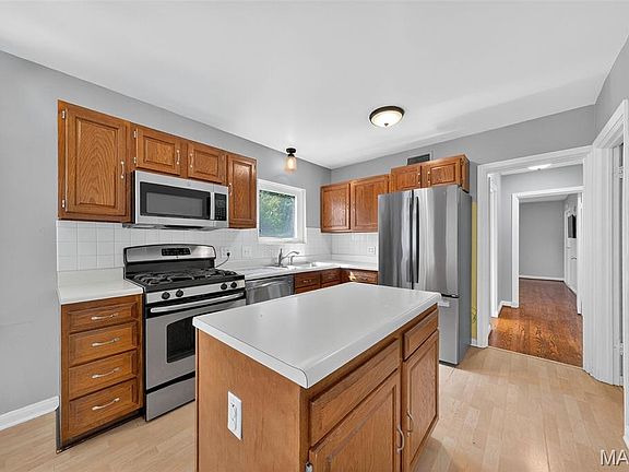 4th image of 550 Bedford Oaks Dr