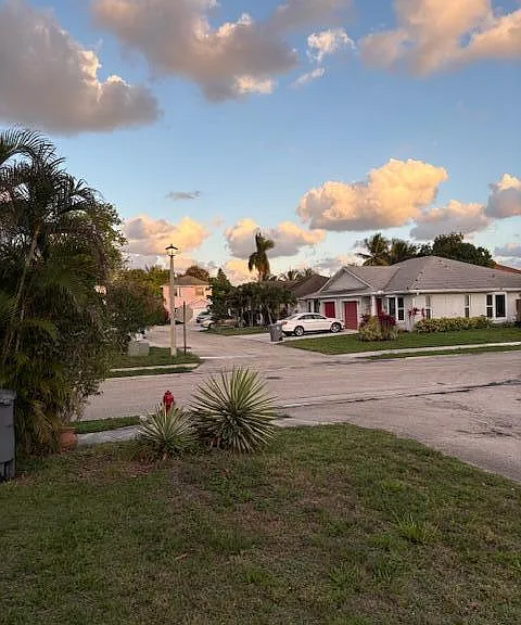 5724 Boynton Cres — Photo 3