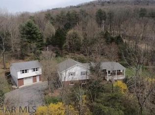 682 Mountain Rd, East Freedom, PA 16637