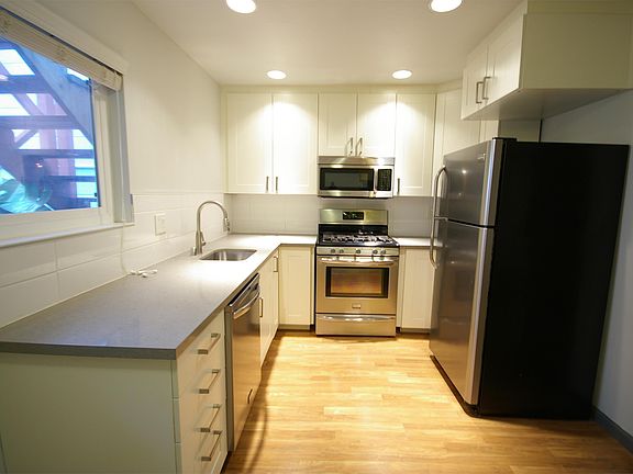 3rd image of 11 Belcher St