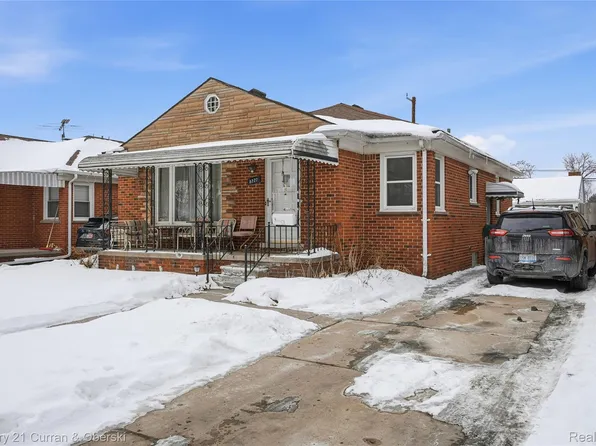 8227 Riverview St, Dearborn Heights, MI 48127