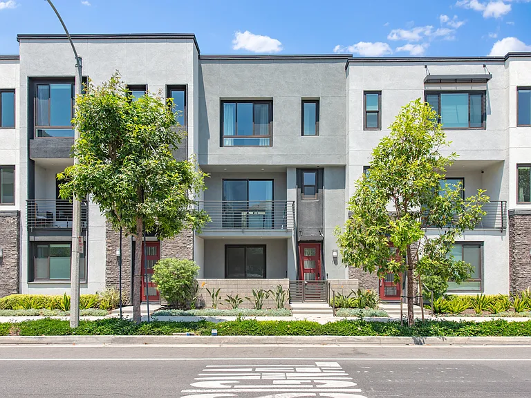 143 Schick — Photo 1