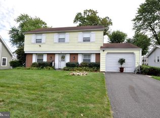 10 Midvale Ln, Willingboro, NJ 08046